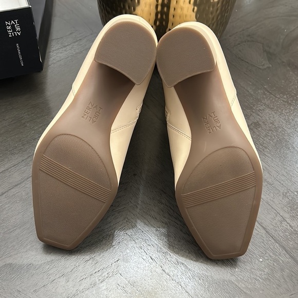 Naturalizer Wrenley Bootie - Picture 3 of 9